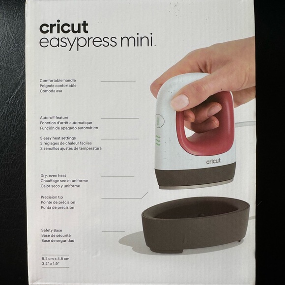 Cricut EasyPress Mini Heat Press - Picture 3 of 3